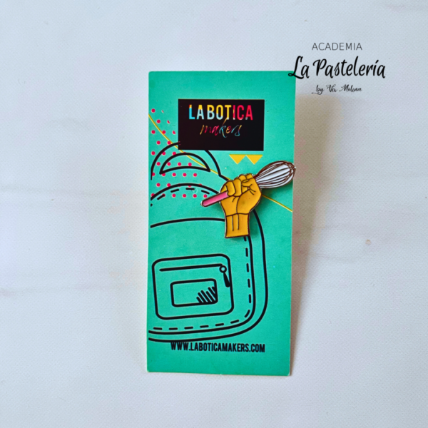 Pins Mano con batidor rosa